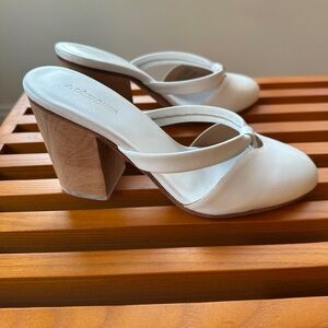 A Detacher White Leather Wooden Heeled Mules Slip On 6 Excellent Condition